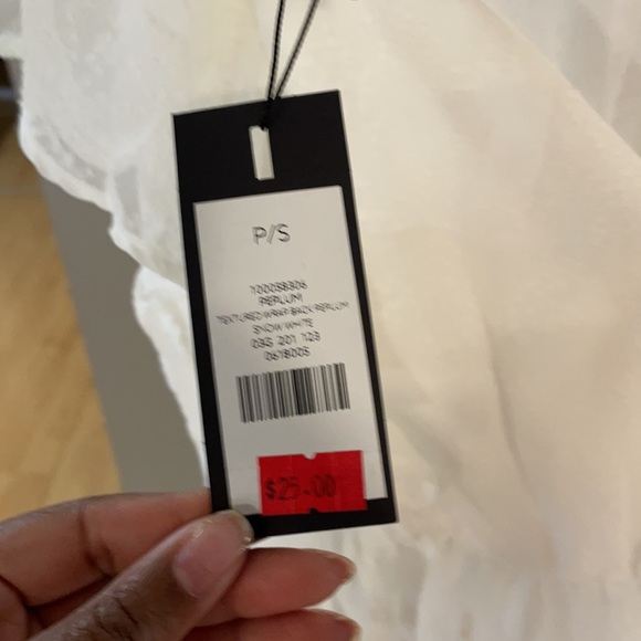 Dynamite women’s small peplum style blouse . - Picture 3 of 4